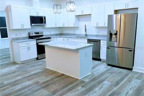 House in Gainesville, Florida 3 bedrooms, 140.28 sq.m. № 2104426 - photo 2