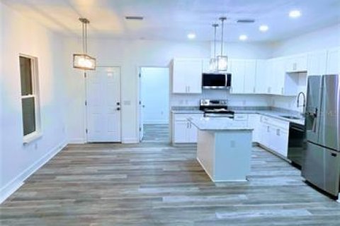 House in Gainesville, Florida 3 bedrooms, 140.28 sq.m. № 2104426 - photo 3