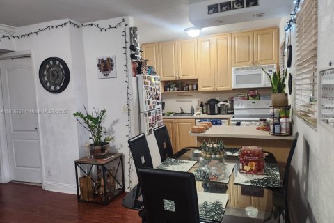 Купить кондоминиум в Халландейл-Бич, Флорида 2 спальни, 63.73м2, № 1770424 - фото 10