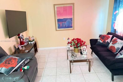 Townhouse in Miami, Florida 3 bedrooms, 135.82 sq.m. № 2026752 - photo 8