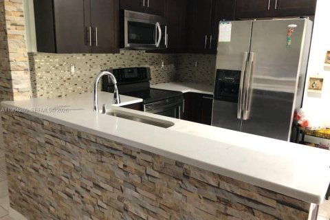 Townhouse in Miami, Florida 3 bedrooms, 135.82 sq.m. № 2026752