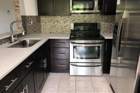 Townhouse in Miami, Florida 3 bedrooms, 135.82 sq.m. № 2026752 - photo 3