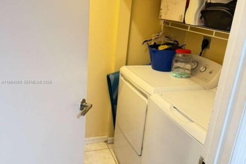 Townhouse in Miami, Florida 3 bedrooms, 135.82 sq.m. № 2026752 - photo 6