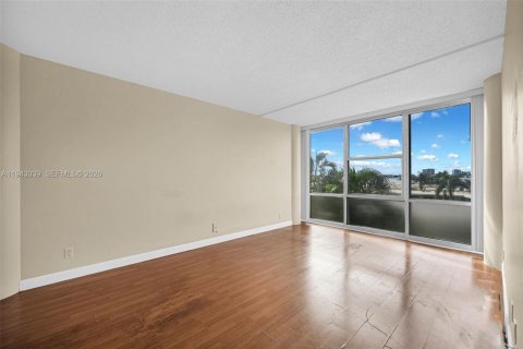 Condominio en venta en Miami Beach, Florida, 2 dormitorios, 85.47 m2 № 2003330 - foto 17