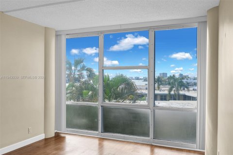 Condominio en venta en Miami Beach, Florida, 2 dormitorios, 85.47 m2 № 2003330 - foto 21