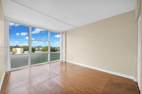 Condominio en venta en Miami Beach, Florida, 2 dormitorios, 85.47 m2 № 2003330 - foto 20