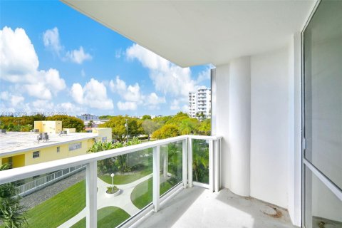 Condominio en venta en Miami Beach, Florida, 2 dormitorios, 85.47 m2 № 2003330 - foto 2