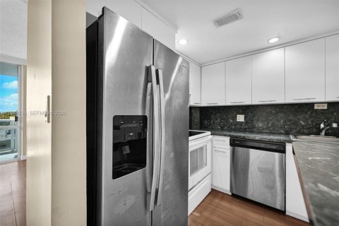 Condominio en venta en Miami Beach, Florida, 2 dormitorios, 85.47 m2 № 2003330 - foto 9