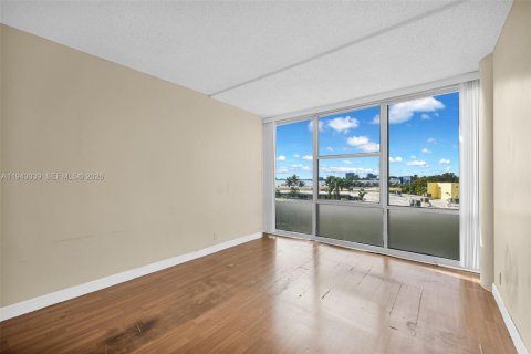 Condominio en venta en Miami Beach, Florida, 2 dormitorios, 85.47 m2 № 2003330 - foto 19