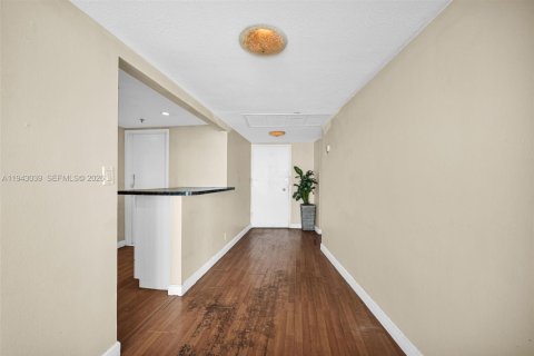 Condominio en venta en Miami Beach, Florida, 2 dormitorios, 85.47 m2 № 2003330 - foto 4
