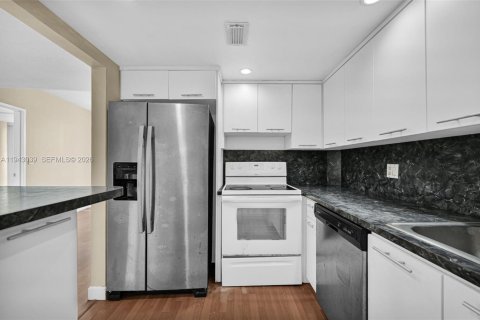 Condominio en venta en Miami Beach, Florida, 2 dormitorios, 85.47 m2 № 2003330 - foto 12