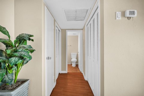 Condominio en venta en Miami Beach, Florida, 2 dormitorios, 85.47 m2 № 2003330 - foto 23