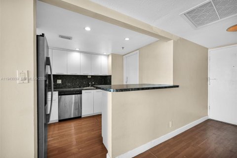 Condominio en venta en Miami Beach, Florida, 2 dormitorios, 85.47 m2 № 2003330 - foto 8