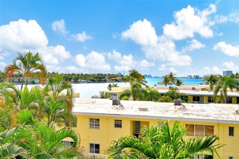 Condominio en venta en Miami Beach, Florida, 2 dormitorios, 85.47 m2 № 2003330 - foto 18