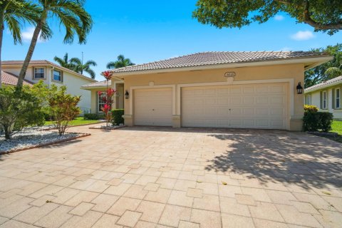 House in Coral Springs, Florida 4 bedrooms, 213.77 sq.m. № 2083428 - photo 7
