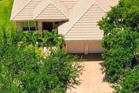 House in Coral Springs, Florida 4 bedrooms, 213.77 sq.m. № 2083428 - photo 5