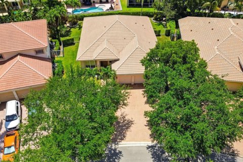 House in Coral Springs, Florida 4 bedrooms, 213.77 sq.m. № 2083428 - photo 4
