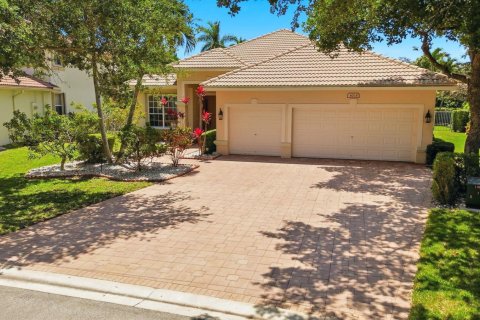 House in Coral Springs, Florida 4 bedrooms, 213.77 sq.m. № 2083428 - photo 3