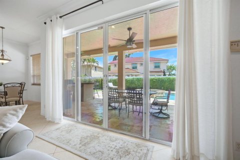 House in Coral Springs, Florida 4 bedrooms, 213.77 sq.m. № 2083428 - photo 17