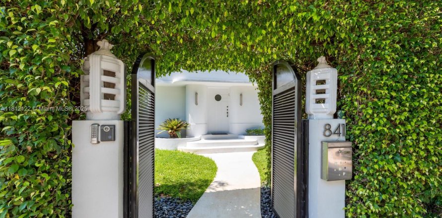 Villa ou maison à Miami Beach, Floride 4 chambres, 346.06 m2 № 1869950
