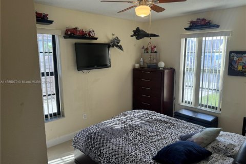 Снять в аренду виллу или дом в Хомстед, Флорида 3 спальни, 145.39м2, № 1941464 - фото 24