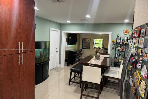 Снять в аренду виллу или дом в Хомстед, Флорида 3 спальни, 145.39м2, № 1941464 - фото 21