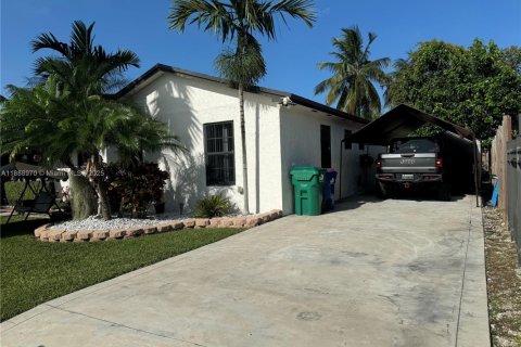 Снять в аренду виллу или дом в Хомстед, Флорида 3 спальни, 145.39м2, № 1941464 - фото 4