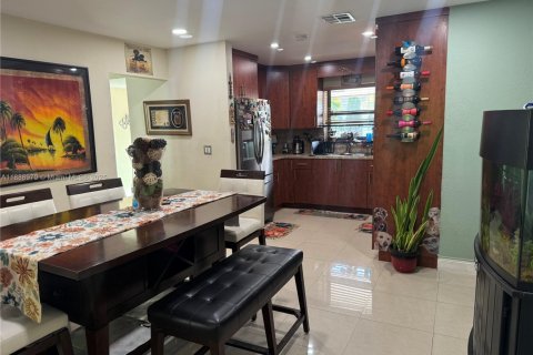 Снять в аренду виллу или дом в Хомстед, Флорида 3 спальни, 145.39м2, № 1941464 - фото 22