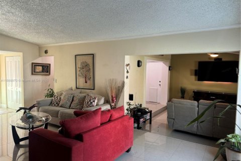 Снять в аренду виллу или дом в Хомстед, Флорида 3 спальни, 145.39м2, № 1941464 - фото 30