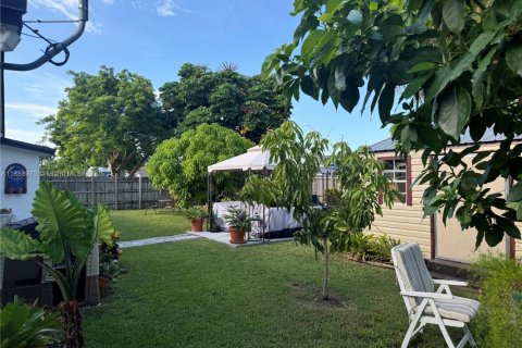 Снять в аренду виллу или дом в Хомстед, Флорида 3 спальни, 145.39м2, № 1941464 - фото 14