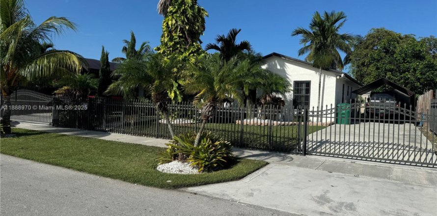 Дом в Хомстед, Флорида 3 спальни, 145.39м2 № 1941464