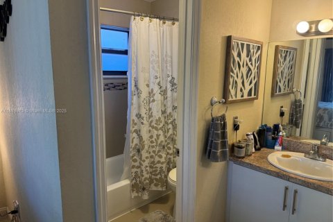 Снять в аренду виллу или дом в Хомстед, Флорида 3 спальни, 145.39м2, № 1941464 - фото 29