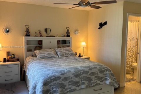 Снять в аренду виллу или дом в Хомстед, Флорида 3 спальни, 145.39м2, № 1941464 - фото 16