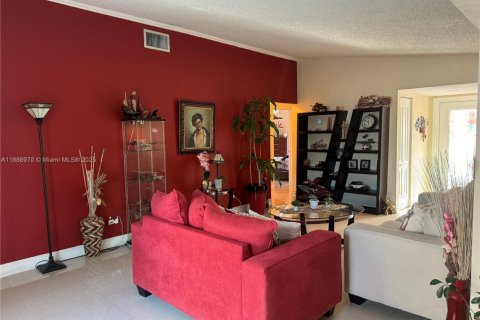 Снять в аренду виллу или дом в Хомстед, Флорида 3 спальни, 145.39м2, № 1941464 - фото 26