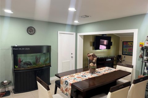 Снять в аренду виллу или дом в Хомстед, Флорида 3 спальни, 145.39м2, № 1941464 - фото 20