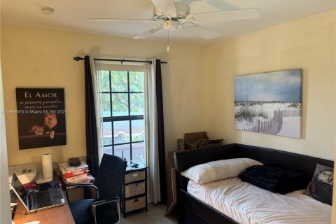 Снять в аренду виллу или дом в Хомстед, Флорида 3 спальни, 145.39м2, № 1941464 - фото 25