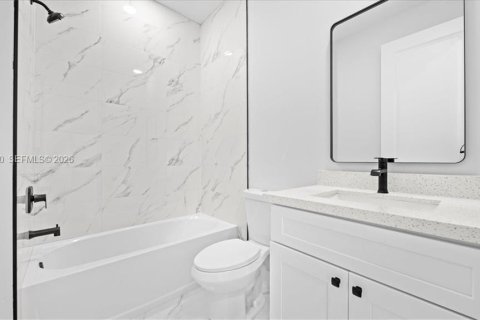 House in Lehigh Acres, Florida 3 bedrooms № 2029440 - photo 10