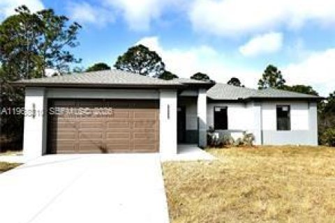 House in Lehigh Acres, Florida 3 bedrooms № 2029440