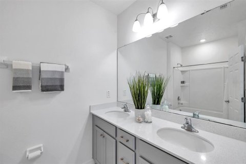 Townhouse in Fish Hawk, Florida 3 bedrooms, 165.37 sq.m. № 1575309 - photo 30