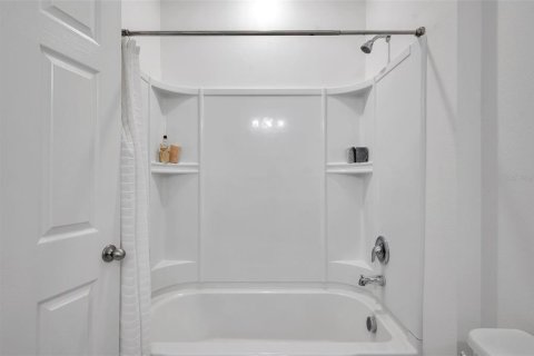 Townhouse in Fish Hawk, Florida 3 bedrooms, 165.37 sq.m. № 1575309 - photo 3