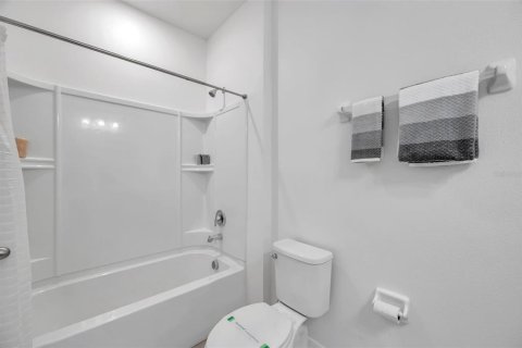 Townhouse in Fish Hawk, Florida 3 bedrooms, 165.37 sq.m. № 1575309 - photo 2