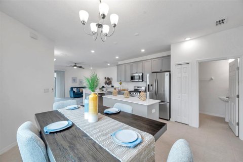 Townhouse in Fish Hawk, Florida 3 bedrooms, 165.37 sq.m. № 1575309 - photo 14