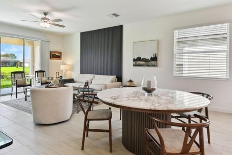 House in San Antonio, Florida 3 bedrooms, 164.44 sq.m. № 2226849 - photo 7
