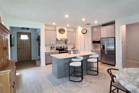 House in San Antonio, Florida 3 bedrooms, 164.44 sq.m. № 2226849 - photo 4