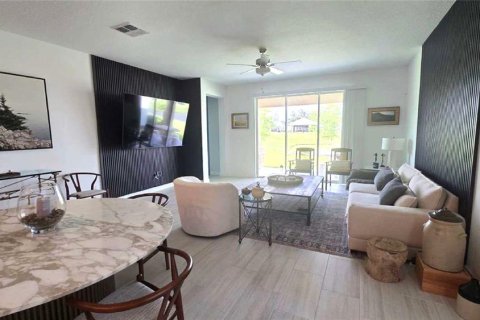 House in San Antonio, Florida 3 bedrooms, 164.44 sq.m. № 2226849 - photo 6