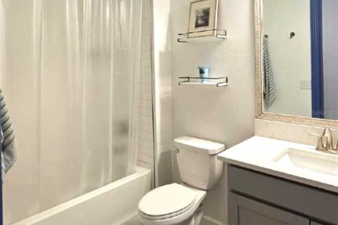House in San Antonio, Florida 3 bedrooms, 164.44 sq.m. № 2226849 - photo 18