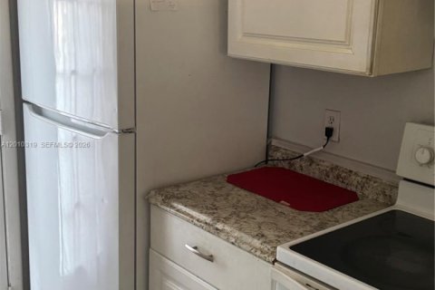 House in Orlando, Florida 2 bedrooms № 2073139 - photo 9