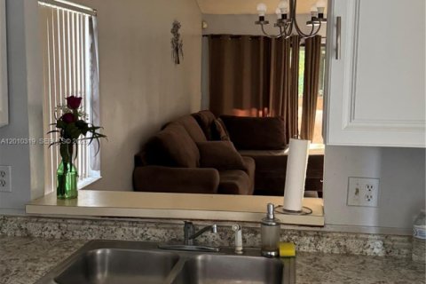 House in Orlando, Florida 2 bedrooms № 2073139 - photo 12