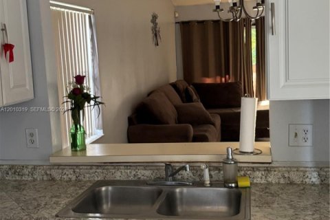 House in Orlando, Florida 2 bedrooms № 2073139 - photo 10