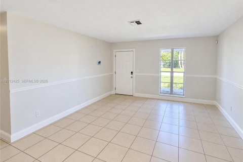 Villa ou maison à vendre à Port St. Lucie, Floride: 4 chambres, 130.81 m2 № 2431390 - photo 2
